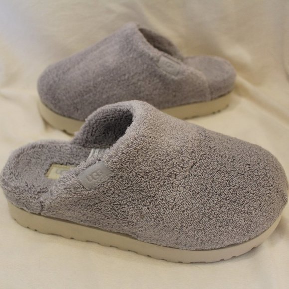 NIB UGG WOMEN'S TERRY SLIP ON SHEARLING LINED SLIPPERS GRAY - Picture 2 of 8